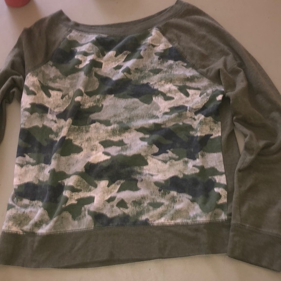 Sweat set BOTTOM AND TOP are DIFFERENT SIZES - Picture 2 of 3